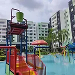 B3 Superb Poolview Manhattan Waterpark Homestay Ipoh4-8Pax Netflix
