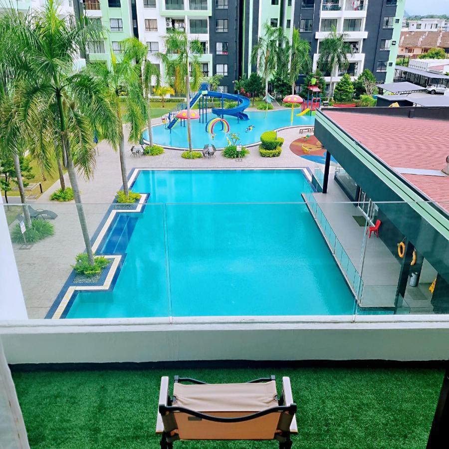 B3 Superb Poolview Manhattan Waterpark Ipoh4-8pax Netflix