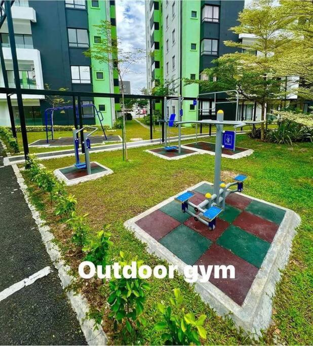 B3 Superb Poolview Manhattan Waterpark Ipoh4-8pax Netflix * Ipoh