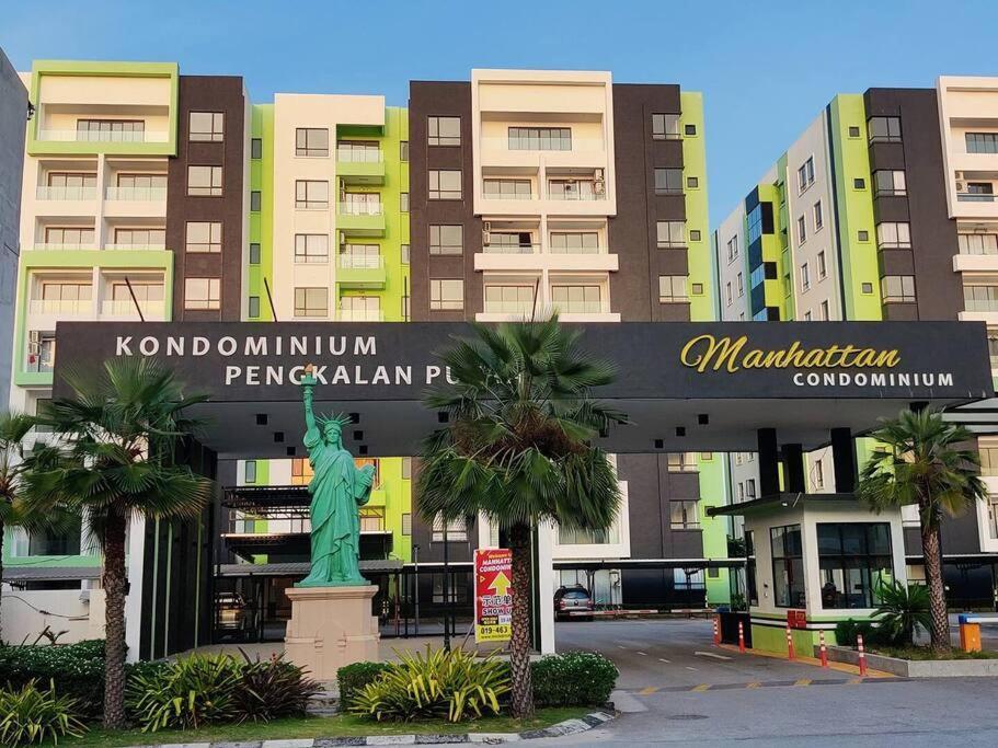 B3 Superb Poolview Manhattan Waterpark Ipoh4-8pax Netflix Pangsapuri