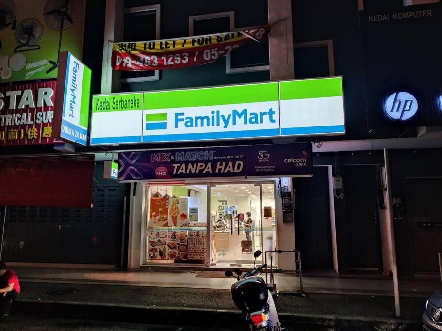 B3 Superb Poolview Manhattan Waterpark Ipoh4-8pax Netflix Pangsapuri *