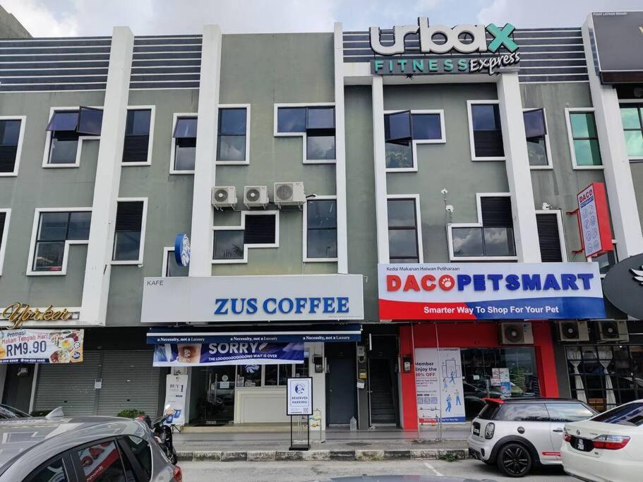 B3 Superb Poolview Manhattan Waterpark Ipoh4-8pax Netflix Ipoh