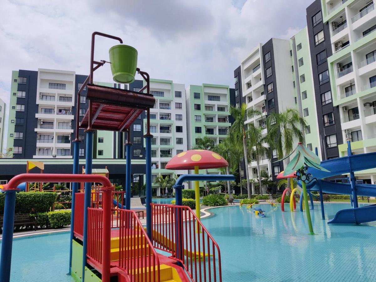 B3 Superb Poolview Manhattan Waterpark Ipoh4-8pax Netflix Ipoh
