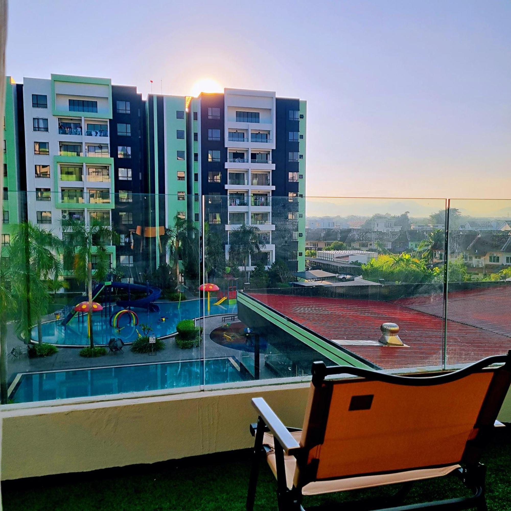 B3 Superb Poolview Manhattan Waterpark Ipoh4-8pax Netflix Ipoh